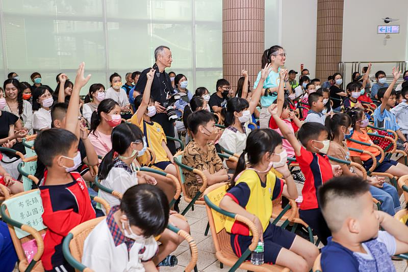 嘉義縣「我的全穀超人」創意繪畫比賽頒獎 翁章梁力讚學童創意無限-2