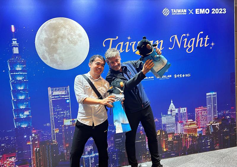 EMO台灣之夜的交通部觀光署Oh Bear獎項受國際賓客喜愛。(貿協提供)