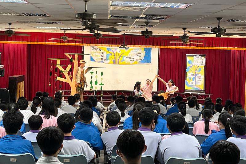 《子仔樹傳說》於國中校園巡演