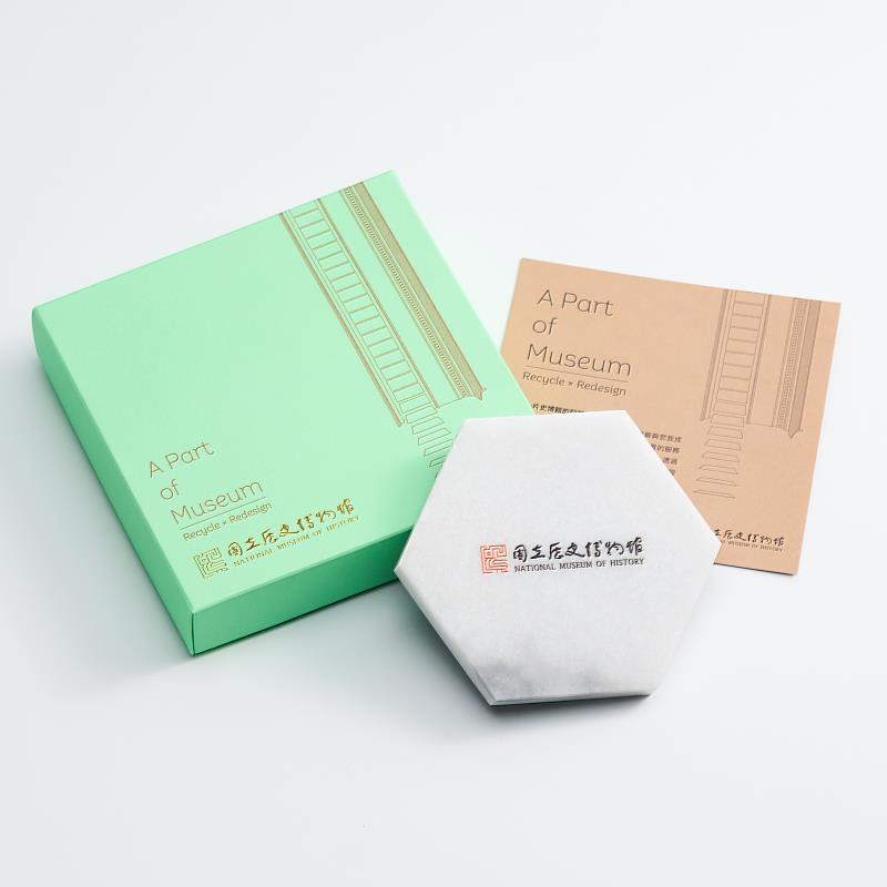 大理石萬用巧拼__多邊形杯墊可發揮想像力拼接延伸成為辦公桌上質感小物。