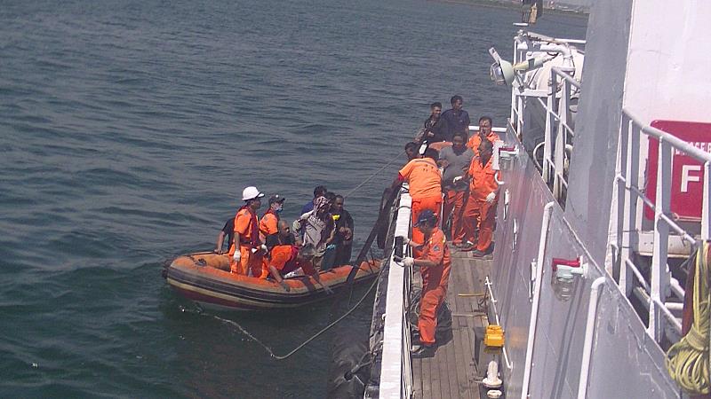 漁船失火救援過程