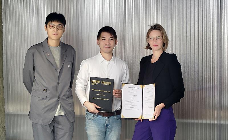 臺北插畫藝術節與捷克LUSTR插畫藝術節25日簽訂合作備忘錄，未來每年雙方每年薦送3名藝術家作品於彼此活動展出，有助臺捷插畫藝術長遠合作，並使臺灣藝術家持續於中歐曝光。