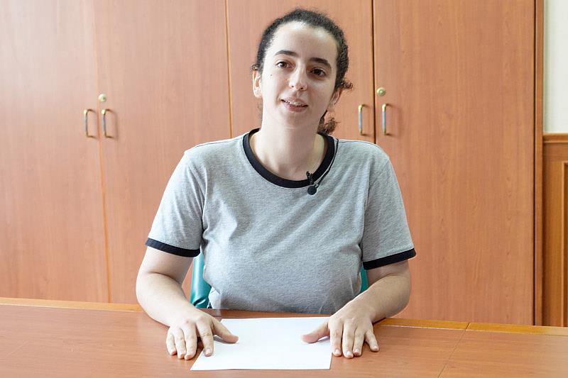 法國學生蘇莉娜經過一學期交換學生後，決定留在大葉大學攻讀碩士班