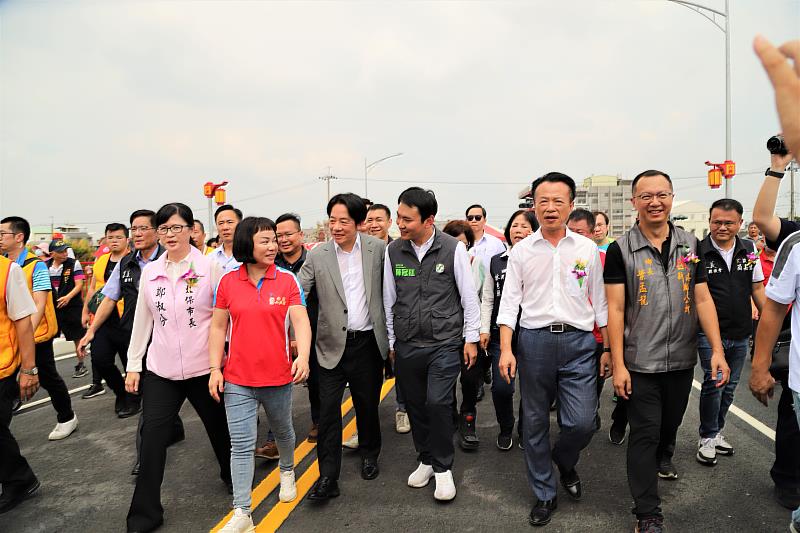 嘉義縣新港溪北村六興橋正式通車，賴副總統剪綵！