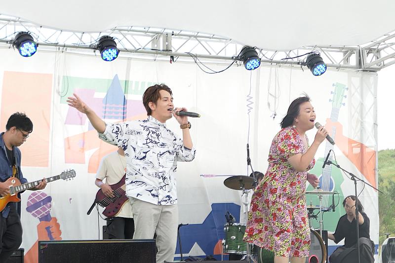 羅文裕引領桃園青年演唱世客博主題曲，傳遞年輕活力