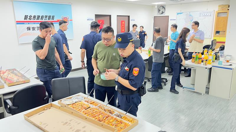 慰勞秋節執勤員警