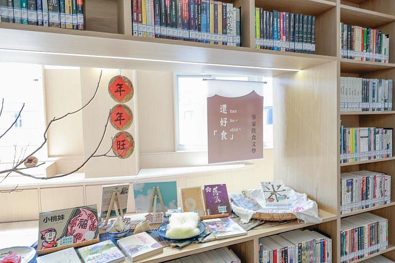 關東分館設計上採用客家工藝常見的竹藤材質，打造客家文化新據點