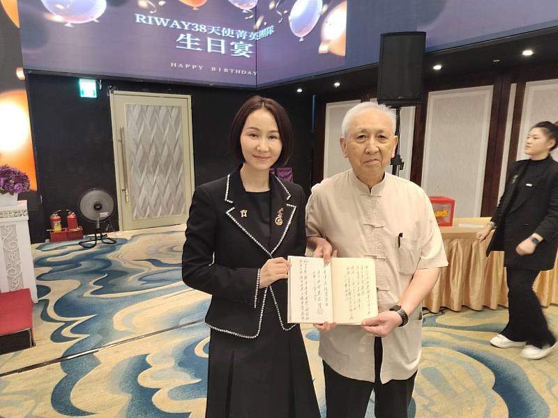 馮裕恩女士【我不是最優秀的,也不是最聰明能幹的,我的打拼是為了讓更多人,擁有更優質的生活】 為本次洪啟義翰墨行旅新書出版贊助企業家。
