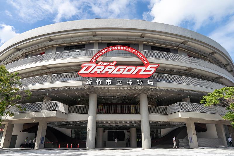 圖2. 議會肯定市府專業改善方案，盼加速改善帶給市民安全的棒球場(資料照)。