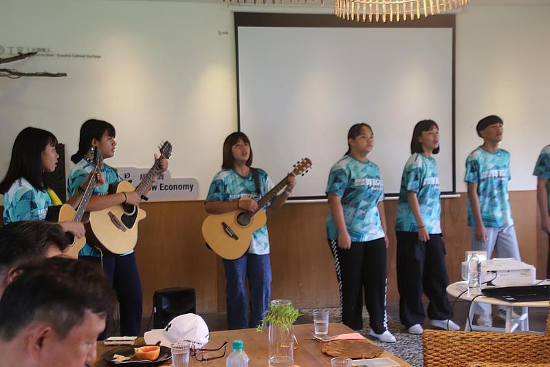 臺企聯慷慨捐贈500萬元 饒慶鈴表感謝 助臺東學子走向國際舞臺及弱勢個案照護