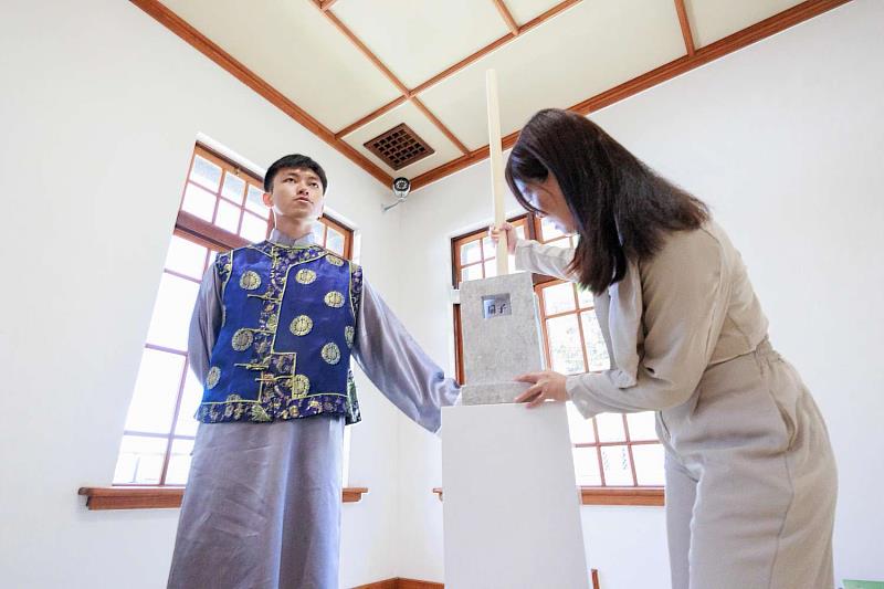 市長高虹安體驗「金榜題名」街區實境遊戲