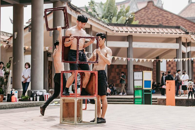 FOCA福爾摩沙馬戲團《Puzzle 拼圖》劇照(墨爾本藝穗節提供,KEN Photography攝影)