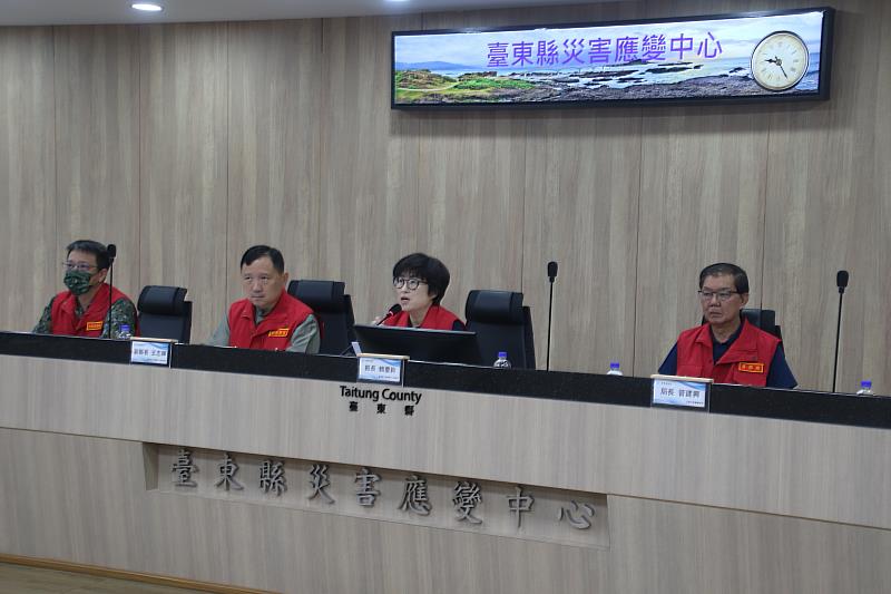 中颱小犬將來襲 饒縣長視察災害應變中心 指示全力做好防災應變與準備 弱勢族群及易成孤島地區應提早因應準備
