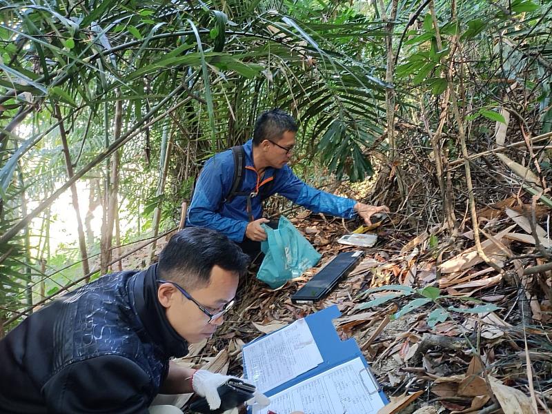 湖山水庫人文生態保護協會進行野放食蛇龜個體測量