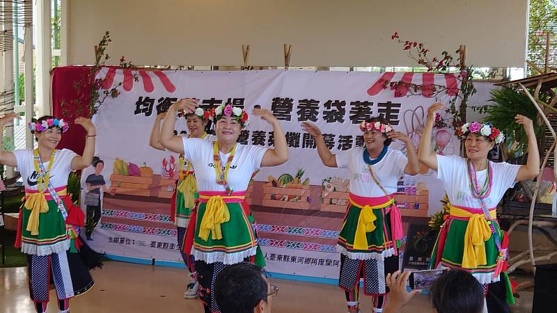 「均衡菜市場—營養袋著走」菜攤營養加值計畫深入部落 讓臺東長者吃得更健康