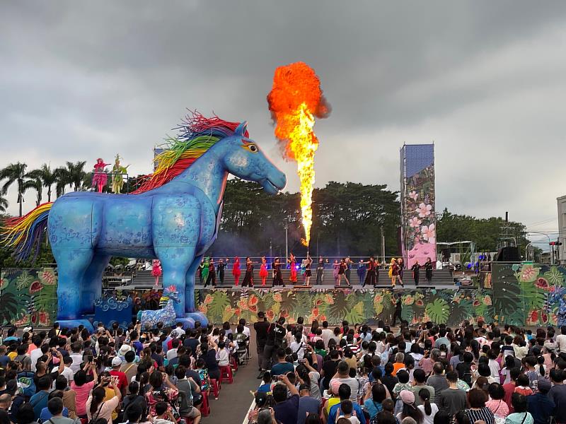 《雨馬》全劇結合歌舞、特技、LED特效，豐富的視覺體驗