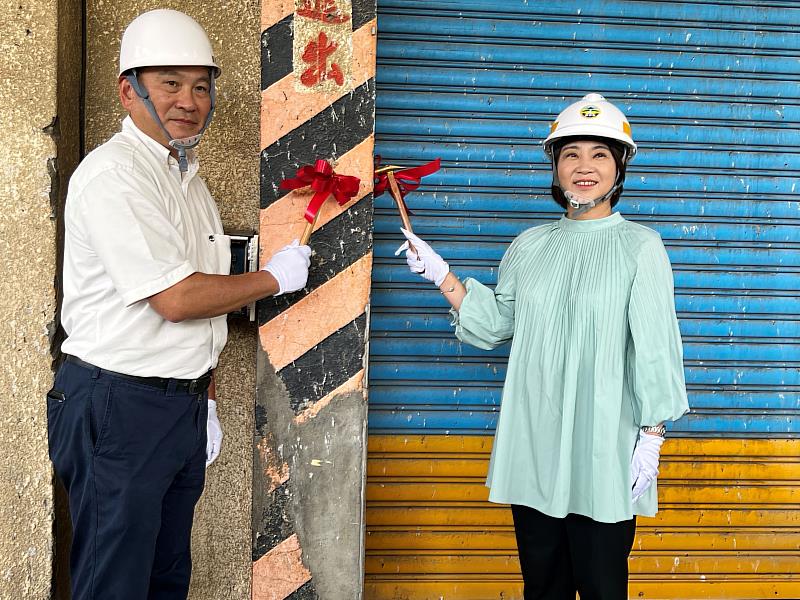 屏東縣長周春米及建築師石昭永