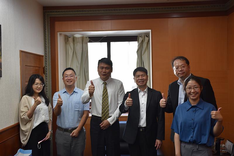 廉政署副署長沈鳳樑拜會台東縣府秘書長盧協昌 雙方交流廉政治理共推反賄選宣導