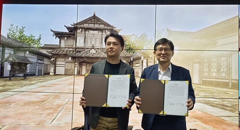 圖說一：王昭雄校長(右)與艾肯娛樂公司劉仲銘營運長(左)簽署合作意向書(MOU)