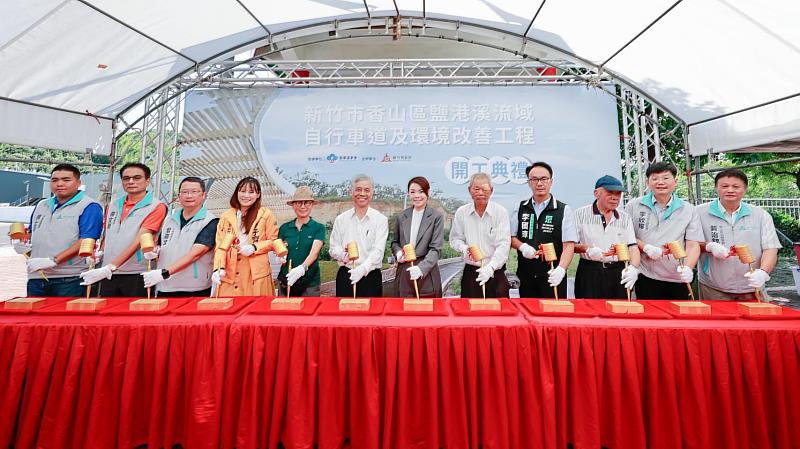 圖1.新竹市政府攜手客家委員會辦理「香山鹽港溪流域自行車道及環境改善工程」，今日舉行開工儀式