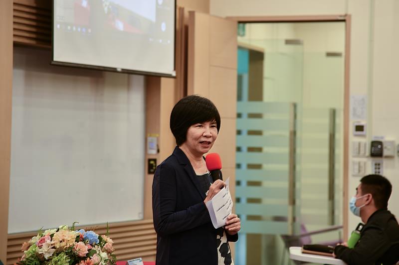 圖二：分論壇邀請台灣大學政治學系教授蘇彩足擔任主持人。（世新大學提供）