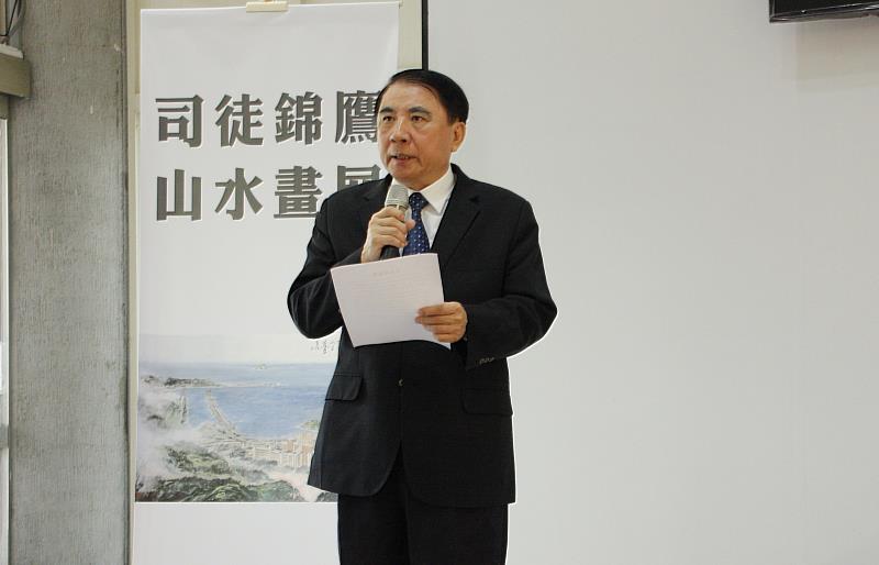 許泰文校長讚許司徒錦鷹紀錄大樹生命力的精神