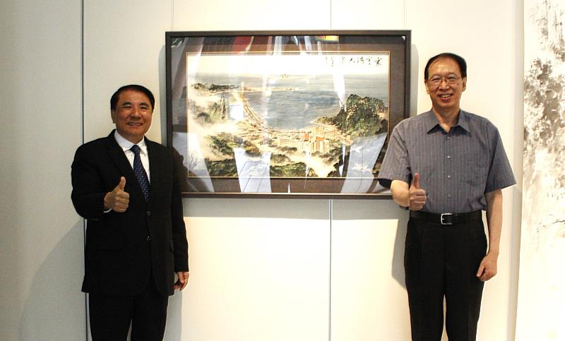 司徒錦鷹特別致贈《寰宇海大》水墨作品