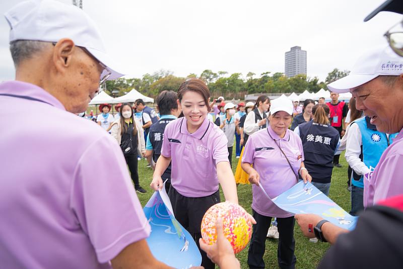 高市長與長輩們同樂。