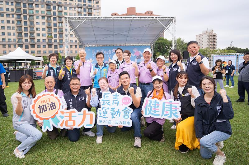 今年長青運動會邁入第20屆，共有107隊創下歷年新高，吸引逾2,400名長輩大展身手。