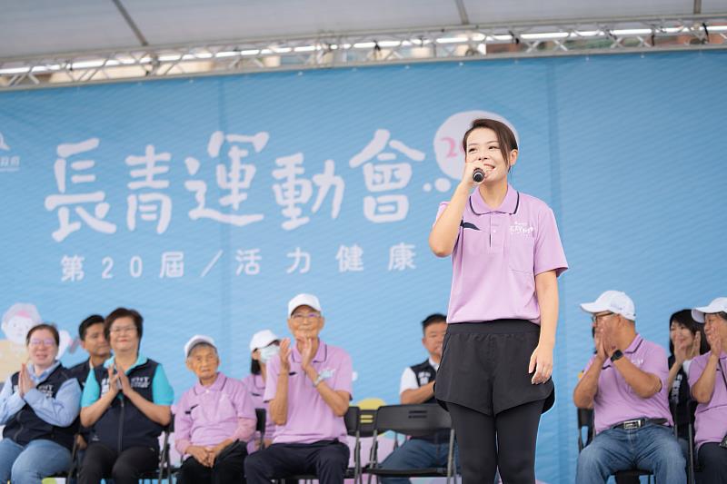 新竹市長青運動會盛大登場！市長高虹安祝福所有長輩「健康、平安、呷百二」。