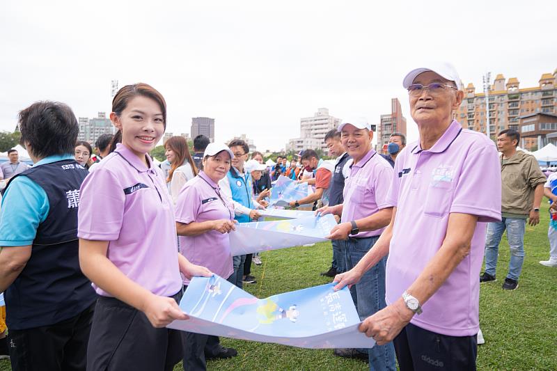 高市長與長輩們同樂。