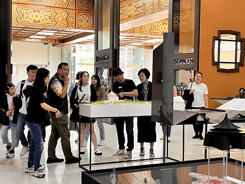 「中正紀念堂園區新願景概念競圖成果展覽」移師中正紀念堂展出，透過「現地對照未來想像」的概念，邀請大家一起想像未來中正紀念堂的模樣。
