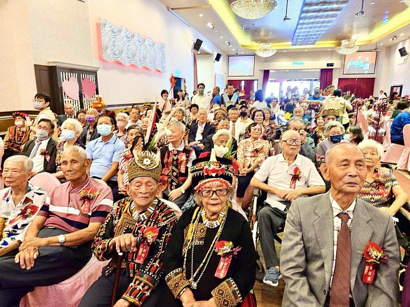 重陽敬老鑽石婚表揚大會，鑽石佳偶連袂出席慶祝4