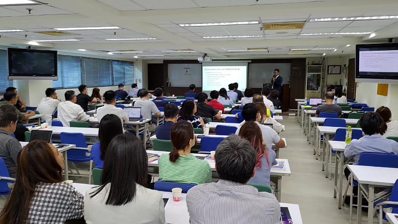 外貿協會將舉辦三場「驅動賦能車輛產業趨勢研討會」，聚焦「永續、智慧、安全」新移動時代三大決勝關鍵，協助台灣汽機車零組件企業掌握新時代產業趨勢及轉型商機，吸引眾多汽機車相關業者參加，與產業專家對談交流。(圖桃園場照片，貿協提供)