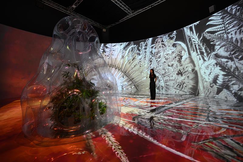 「串流群落：溫室中的溫室」展覽現場，國立臺灣美術館提供，攝影：ANPIS_FOTO_王世邦