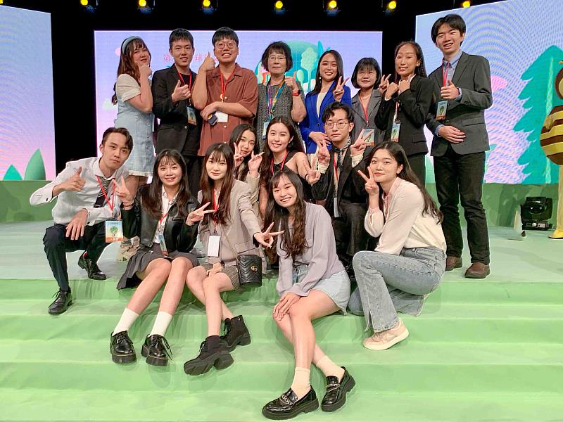 世新大學新聞系師生在第7屆全球華文永續報導獎大放異彩、再創得獎新高。（世新大學提供）