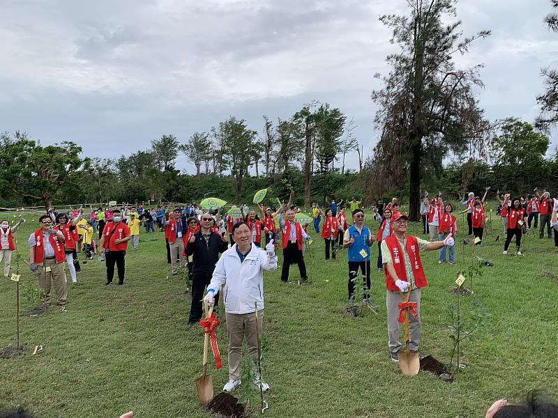 臺東縣府攜手台新金控偕社福團體 公益共好森林 助臺東森林公園植樹護生態