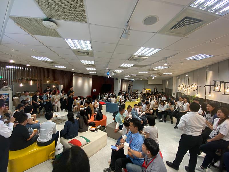 壓軸場營隊以「未來 Z HOPE 青年跨界高峰會」為題，提供領袖課程和小隊倡議競賽，讓學生理解領導和團隊合作的真諦。