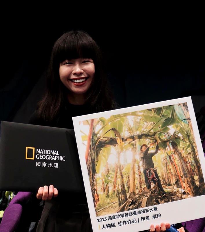 正修文創研究生卓玲拿下「2023國家地理雜誌台灣攝影大賽」人物組佳作。