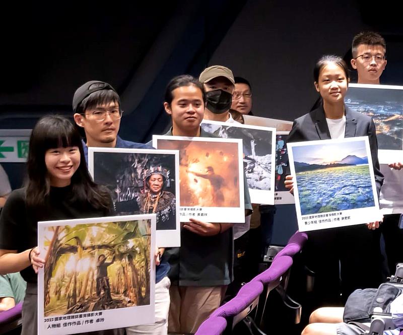 正修文創研究生卓玲拿下「2023國家地理雜誌台灣攝影大賽」人物組佳作。
