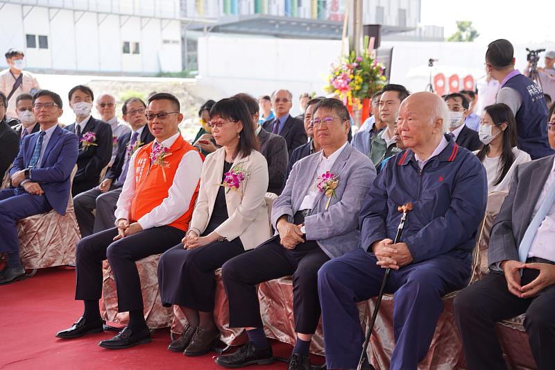 新竹縣長楊文科（右二）出席動土儀式。