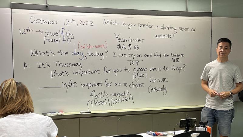 教學氛圍的掌控可協助學員建立語文學習的興趣和信心。圖片提供／文化大學推廣教育部國際語文中心