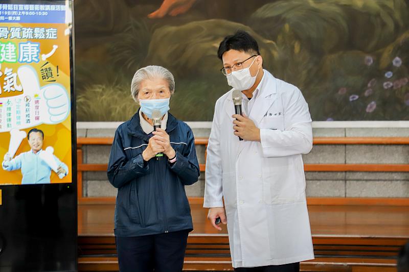 嘉義縣衛生局響應世界骨質疏鬆日 辦「健康有骨氣!」宣導-3