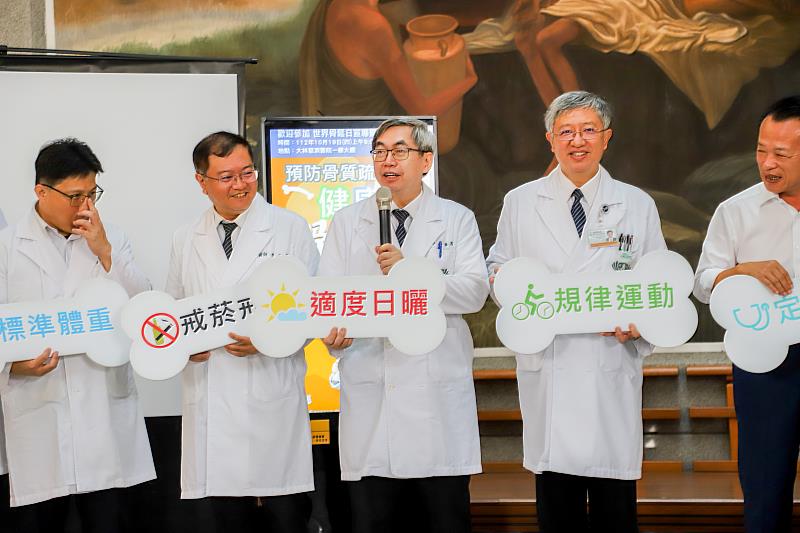 嘉義縣衛生局響應世界骨質疏鬆日 辦「健康有骨氣!」宣導-2