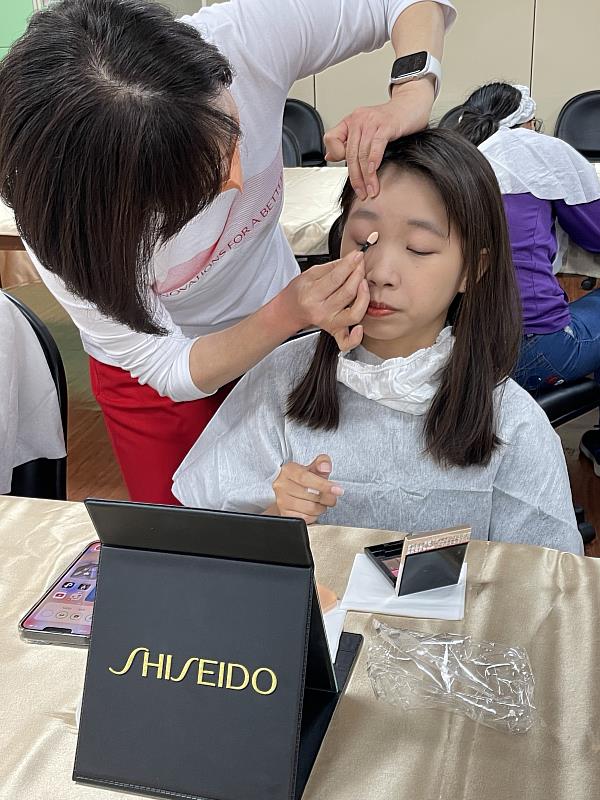 蘇玟綺高中曾參與崑大樂活學程舉辦的化妝療法研習活動