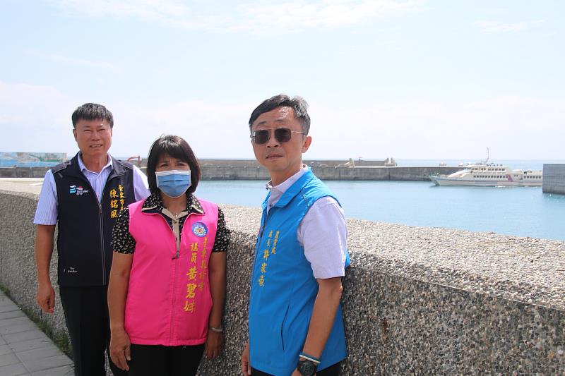 富岡、蘭嶼開元港設施相繼完成 饒慶鈴:臺東交通港區設施再升級 打造有序的候船環境