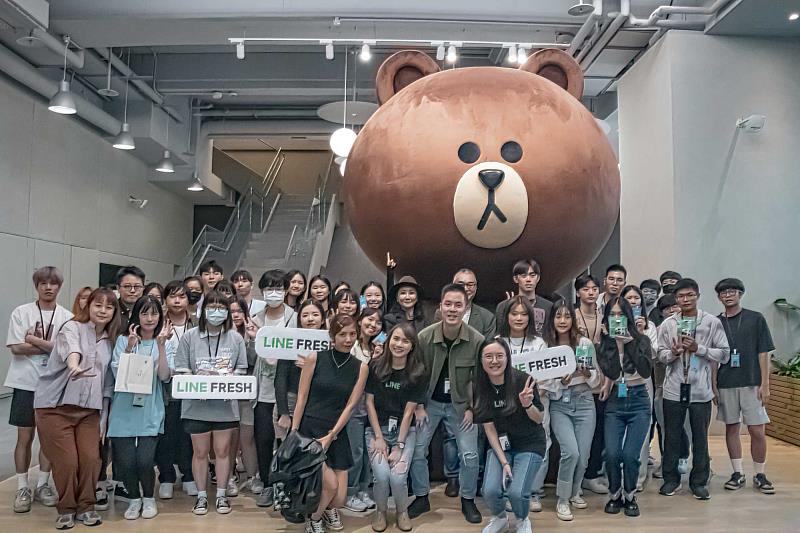 圖一：世新大學資訊傳播學系與LINE Taiwan進行產學交流活動。（世新大學提供）