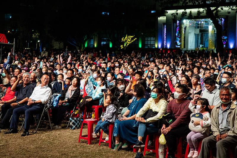 仲夏表演藝術節登場 紙風車劇團《哪吒鬧龍宮》引千人觀賞-4