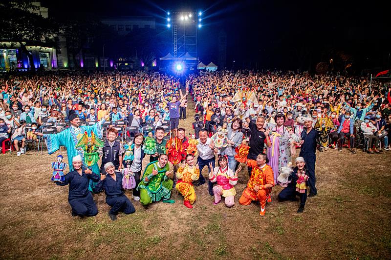 仲夏表演藝術節登場 紙風車劇團《哪吒鬧龍宮》引千人觀賞-1