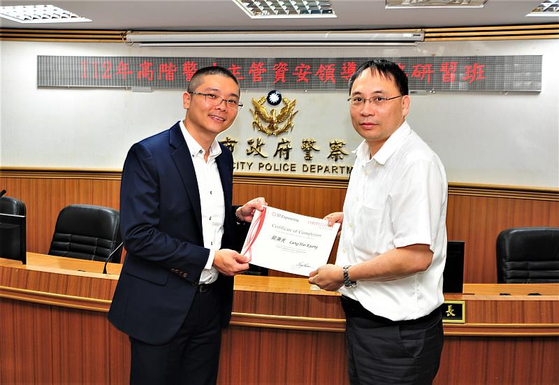 新加坡科技工程公司對於完訓人員授證。